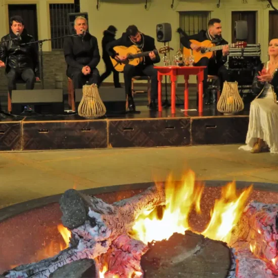 La Plaza del Pueblo de Monesterio celebra una gran Zambomba Flamenca con Manuela Sánchez